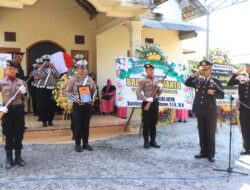 Tembakan Salvo Iringi Kepergian Anggota Polres Ngawi