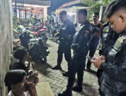 Polisi dan Warga Amankan Lima Orang Anggota Gengster di Pasar Kembang Surabaya