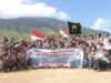 Hari Jadi ke -76 Polwan Polres Mojokerto Kibarkan Bendera Merah Putih di Puncak Gunung Pundak