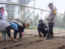 Warga Antusias Sambut Program Pekarangan Bergizi Polres Probolinggo Untuk Dukung Asta Cita