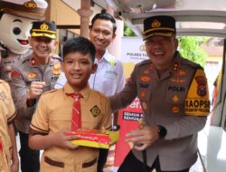 Polres Tulungagung Luncurkan Mobil Senyum Berbagi Makanan Bergizi Gratis untuk Anak - anak